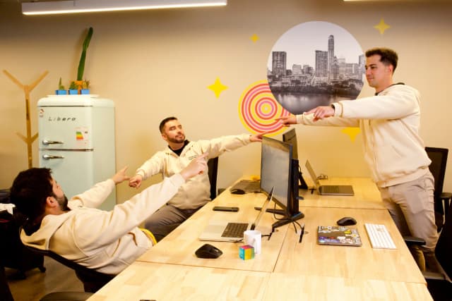 Howdy team in colorful immersive experience